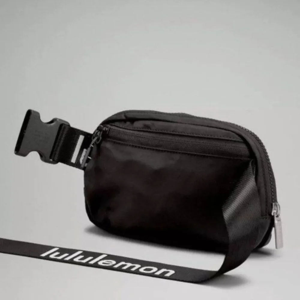 Lululemon Everywhere Belt Bag Black White Logo Crossbody Nwt - Picture 3 of 6